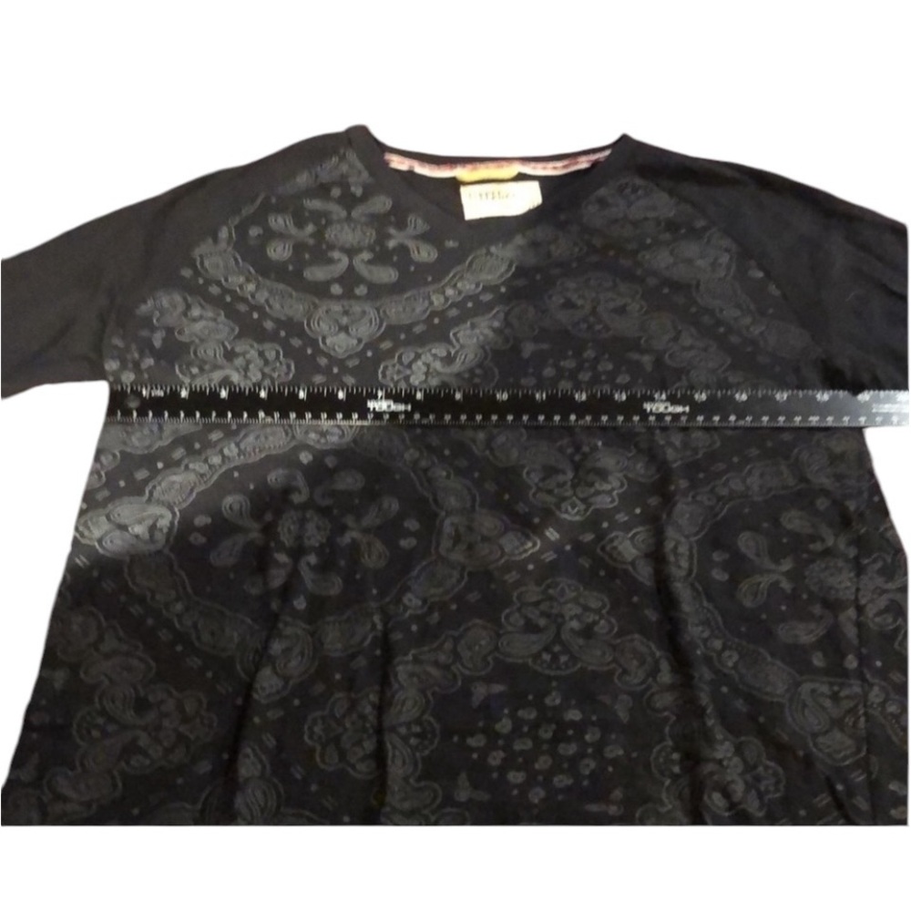 Free Planet size small navy 3/4 sleeve paisley print tee unisex